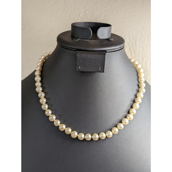 8mm Strand of 18.5" Glass Faux Pearls W/ Goldtone Barrel Clasp - Picture 1 of 5